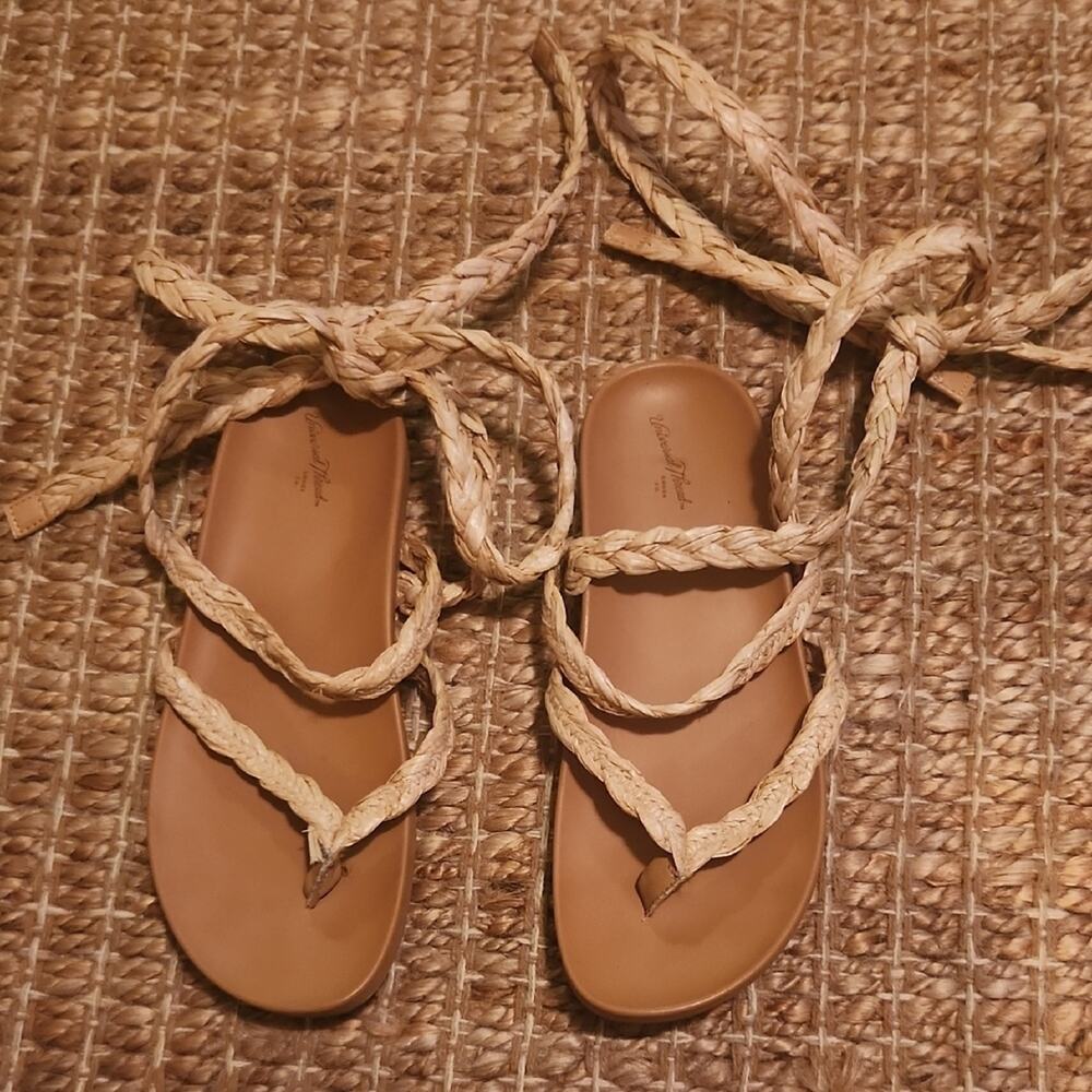 Universal Thread Tan Straw Sandals with Lace Up Ankle Tie Beachy Vacation